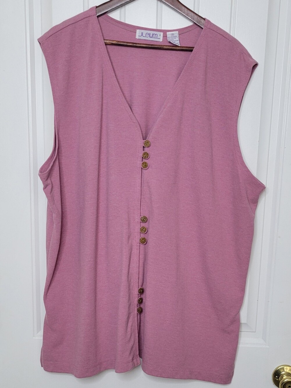 Sleeveless V-Neck Button Front Top in Dusty Pink